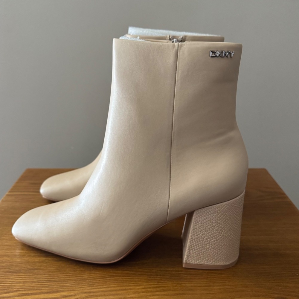 DKNY Steph Womens Nude Leather Ankle Boots Square Toe Block Heel Size9.5